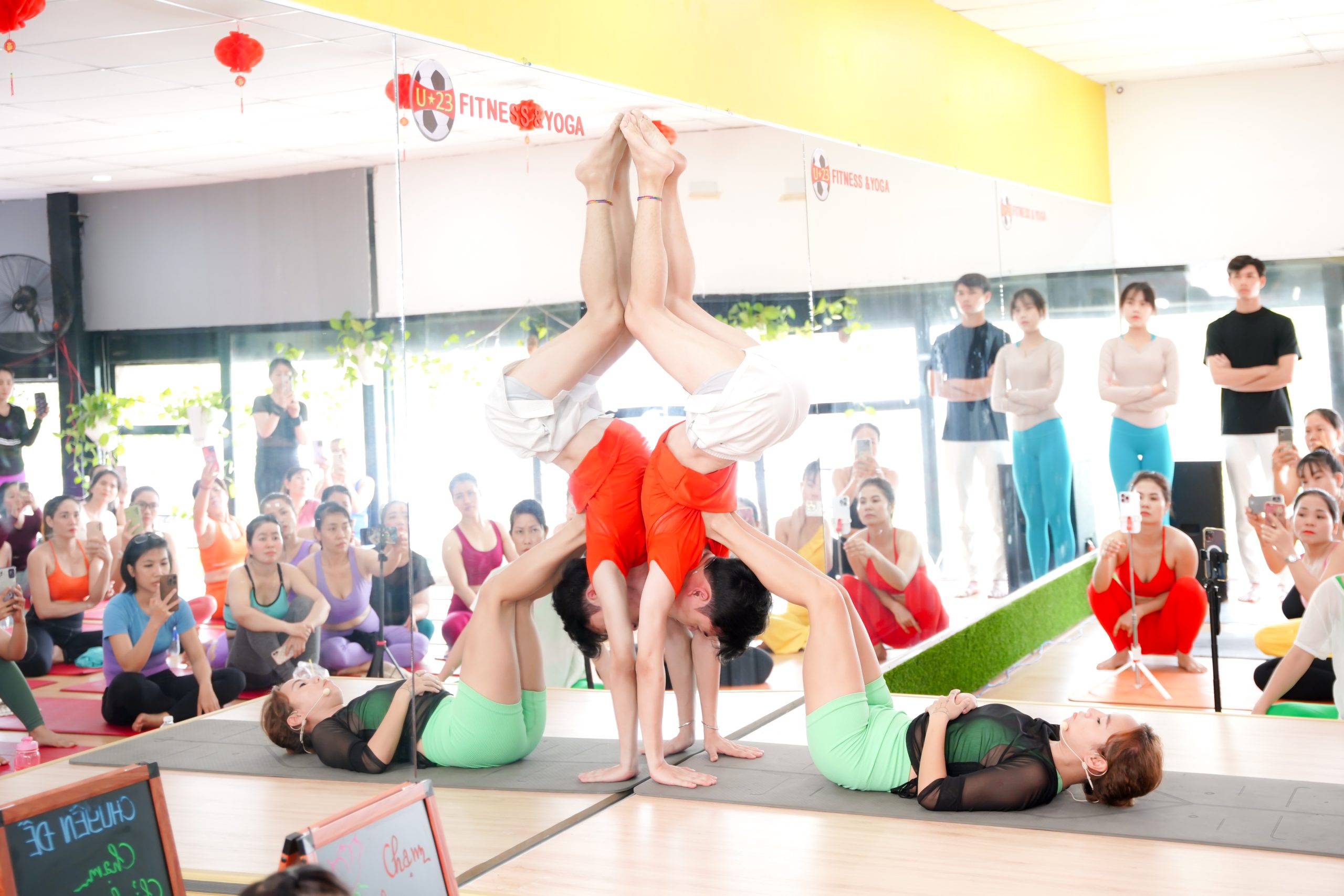 Kỹ năng chạm chỉnh của HLV Yoga