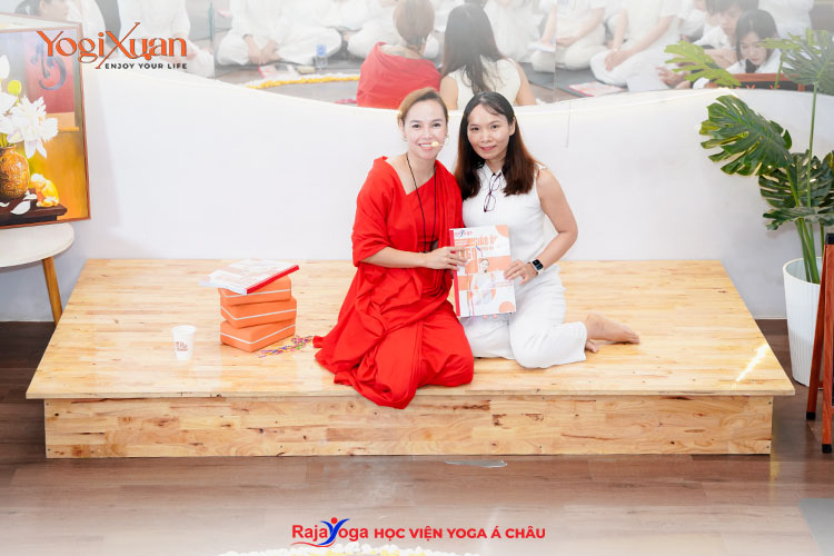 Khóa đào tạo HLV Yoga chuyên sâu