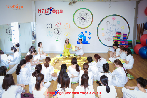 Khóa đào tạo HLV Yoga chuyên nghiệp tại Học viện Yoga Á Châu (sáng lập bởi Yogi Xuân).