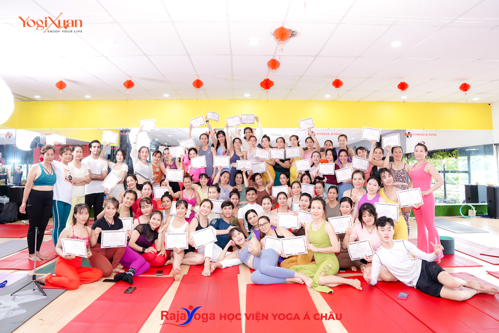 Đào tạo HLV Yoga