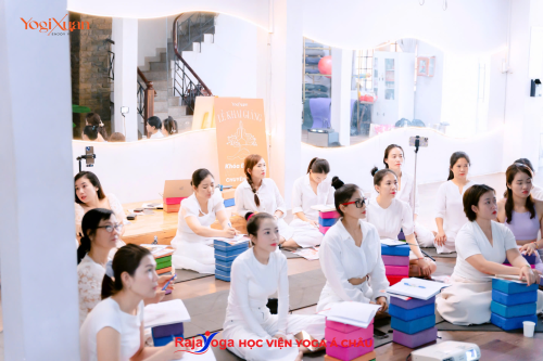 Khóa đào tạo HLV Yoga