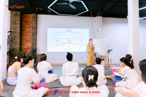 Khóa đào tạo HLV Yoga