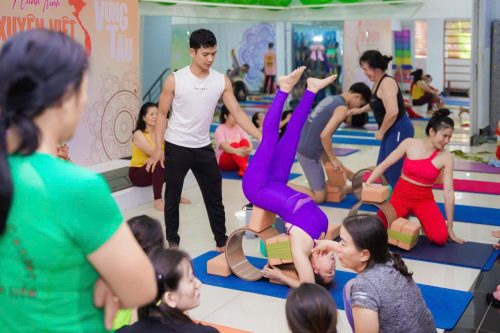 Tăng Cơ Tay, Vai Và Cốt Lõi Với Handstand Yoga