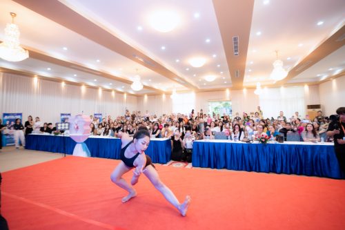 Biểu diễn yoga flow tại sự kiện AI
