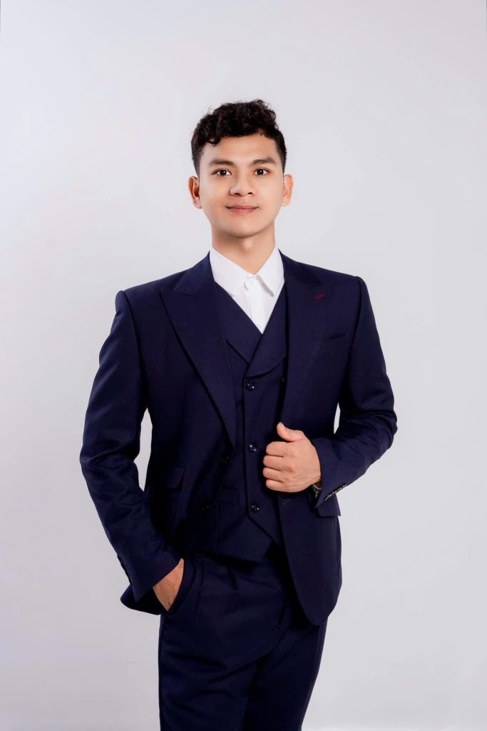 Thầy Tuấn chuyên gia Handstand về thăng bằng tay