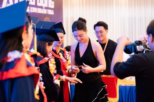 Phó Giám đốc Học viện Raja Yoga, đào tạo hàng ngàn học viên & giáo viên.