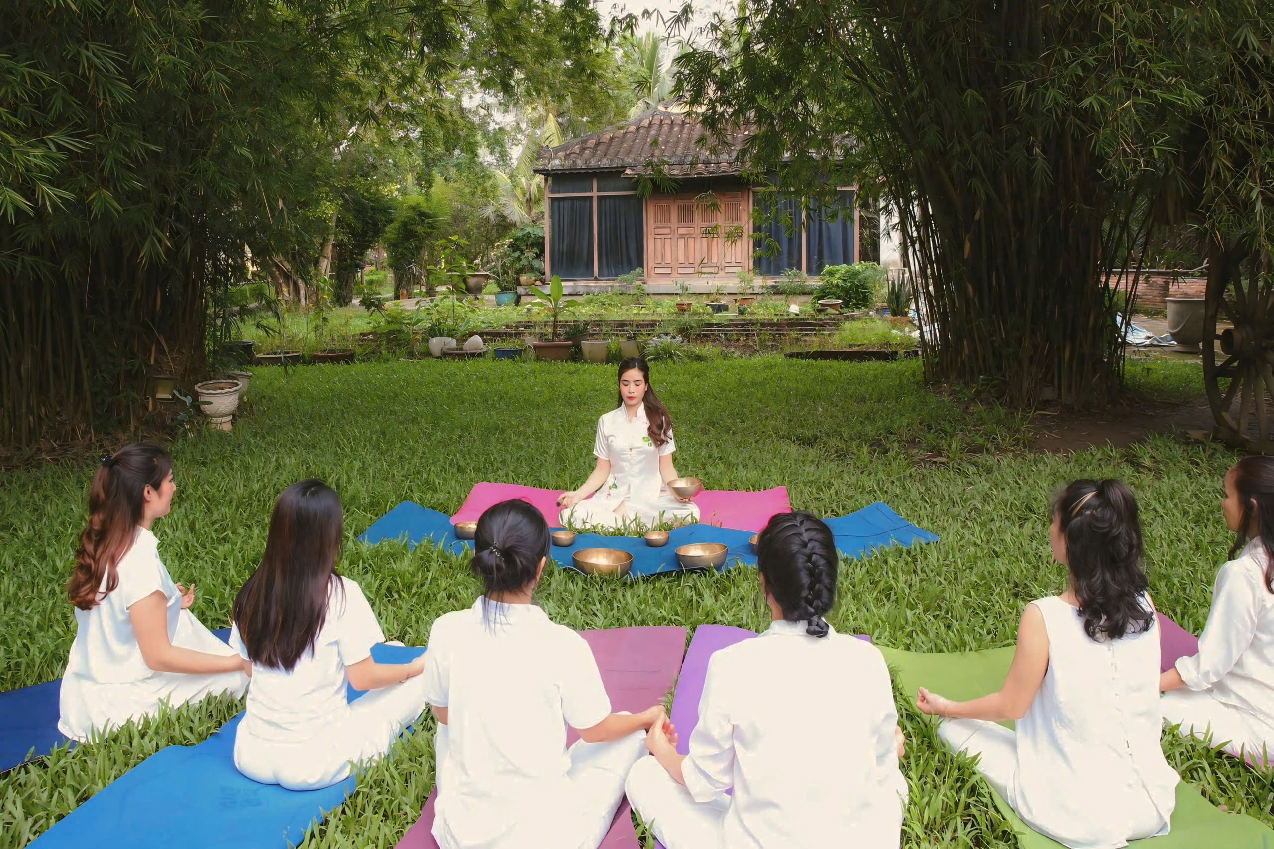 Cô Trần Thị Kiều Khánh tại buổi thiền chuông- nơi chữa hành tâm hồn