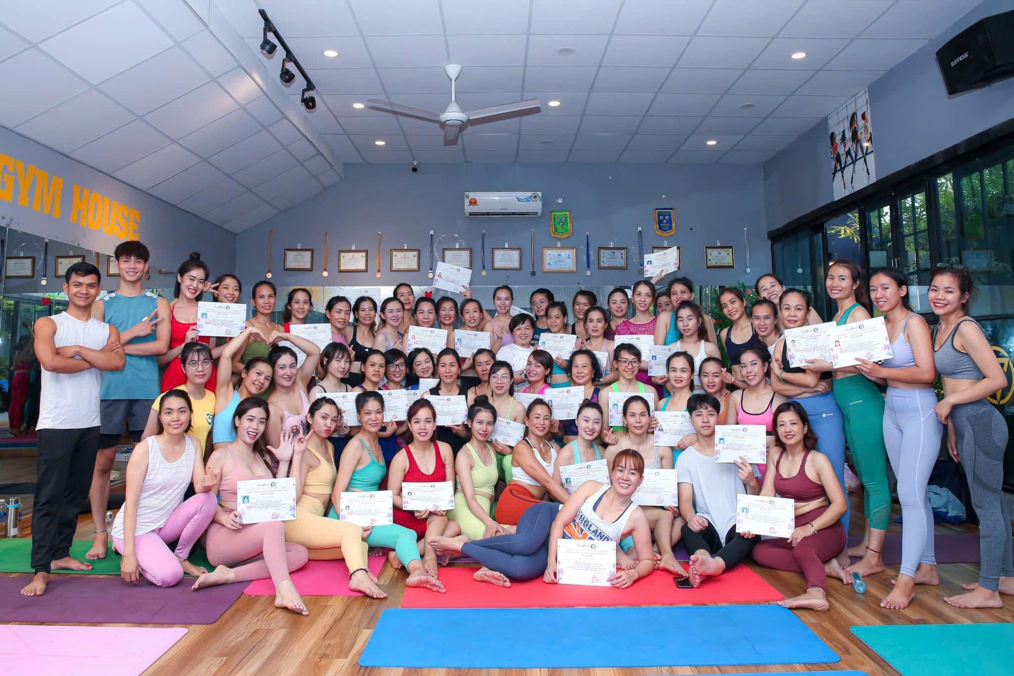 Workshop mở lưng Cô yogi Xuân cùng cô Khánh tổ chức