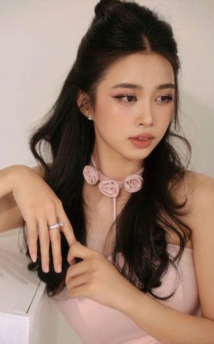 Đại sứ Yoga Nguyễn Trần Kiều My: Mang Yoga Tri Thức Tỏa Sáng 2025.