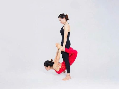 HLV Yoga Phạm Thị Trinh hướng dẫn học viên tại Yoga Mộc Mộc Long Điền