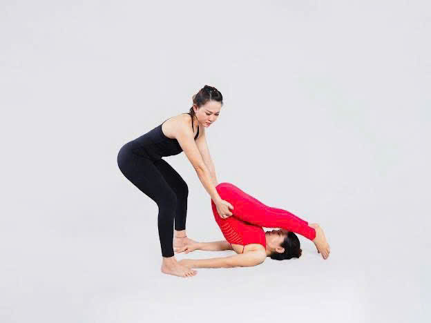 HLV Phạm Thị Trinh – người lan tỏa sức khỏe và sự chữa lành qua từng chuyển động yoga.