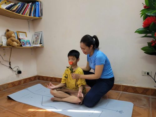 30 phút với các động tác yoga vui nhộn cho trẻ