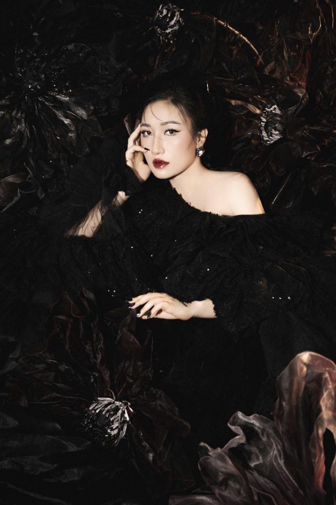 Master Julia Hạnh – Trọng tài Yoga cấp 3, Founder Yoga Julia Hạnh