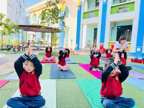 30 phút tập Yoga giúp trẻ nhận biết cơ thể tốt hơn