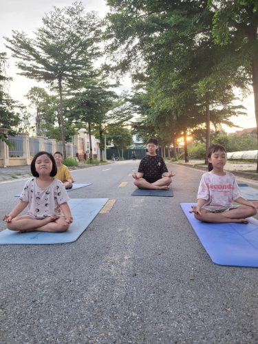 30 phút yoga kids của cô Kim Anh ở mầm non