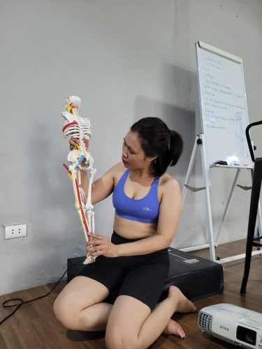 30 phút Yoga trị liệu giảm đau lưng cho dân văn phòng