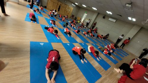 30 phút Yoga giúp trẻ giảm căng thẳng thần kinh