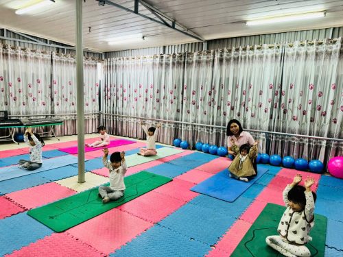 30 phút Yoga phòng tránh thói quen ngồi sai ở trẻ